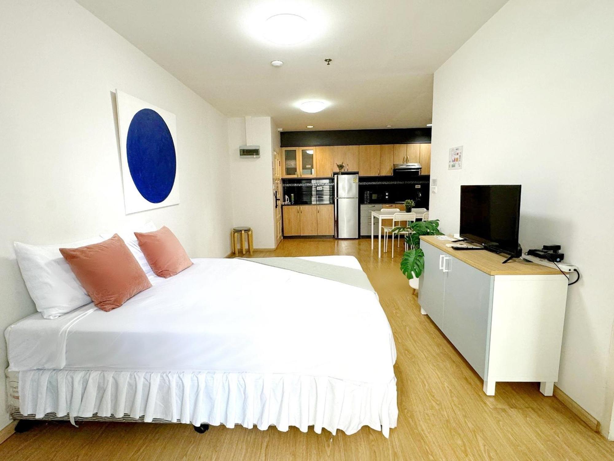 Center Next To Platinum Mall Apartment *