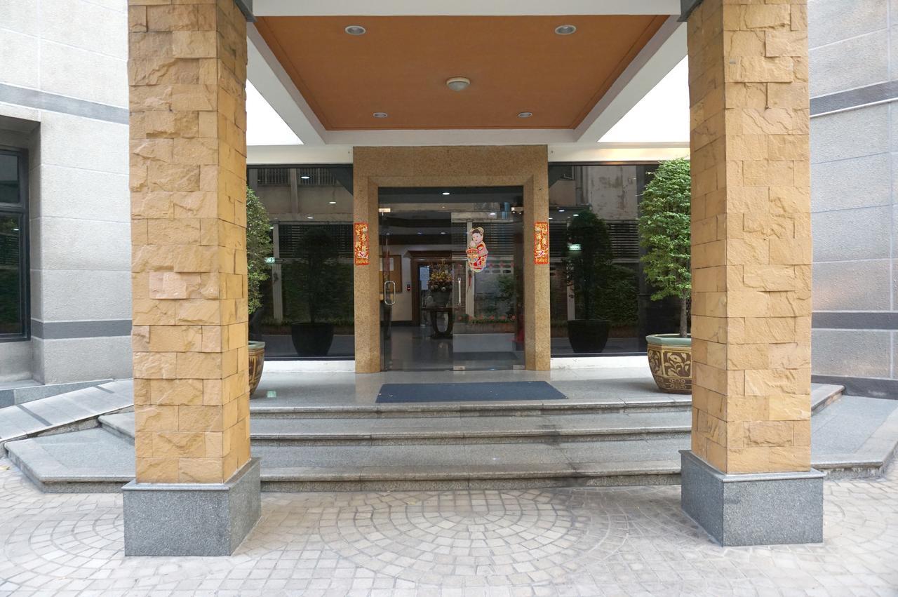Center Next To Platinum Mall Bangkok